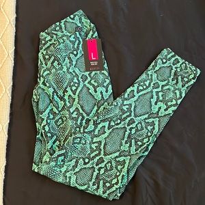 NWT Lici Fit Scrunch Butt Leggings